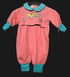 MÄDCHEN "SPECIALTY KIDS" STRAMPLER SPIELANZUG -- ROSA/TÜRKIS - 6-9 MONATE - SEHR GUTER ZUSTAND - Bild 1 von 3