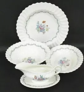 Set of 4 ROYAL DOULTON THE CHELSEA ROSE Serving Pieces Gravy Boat Platter Bowls - Picture 1 of 7
