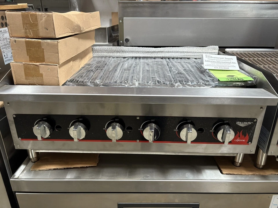 Vollrath 407312 36" Cayenne Nat Gas Lava Rock / Radiant Charbroiler Foto 1 de 1