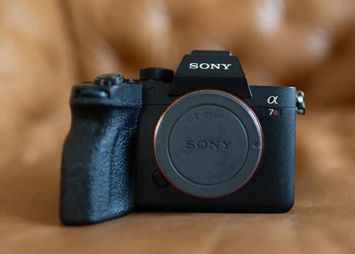 Sony A7R IV 61MP Full Frame corpo sem espelho preto 5 eixos IBIS 10fps AF rápido - Imagem 1 de 4