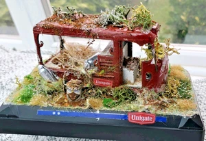 Spot On Milk Float Diorama Dumped Distressed Scheunenfund in Vitrine Z - Bild 1 von 18