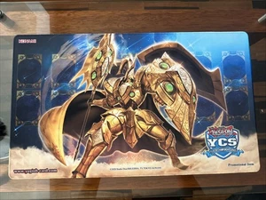 NEU Anotherverse Stratios YCS Playmat In Hand Top Cut Yugioh - Bild 1 von 1