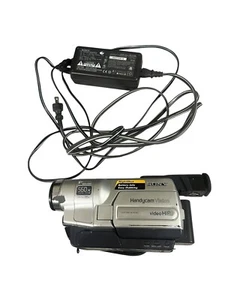 Sony CCD-TRV118 NTSC HandyCam Vision Video Hi8 Camcorder w/ Camera Charger/Batt - Picture 1 of 4