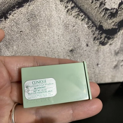 CLINIQUE Soft Pressed Eye Shadow Blueberry .03 OZ  / Super RARE - Image 1 of 3