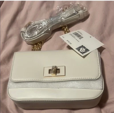 Bandolera Anne Klein dorada y blanca con elegante correa de cadena Foto 1 de 4