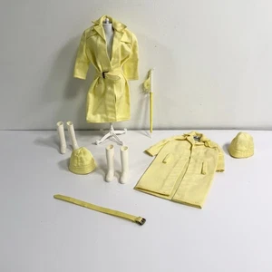 Abrigo de lluvia amarillo vintage Barbie clima tormentoso 0949 paraguas Mattel 949 con extras - Imagen 1 de 24