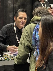 NYCC 2025 David Dastmalchian THROUGH Graphic Novel Exclusive Poster signed Rare - Picture 1 of 6