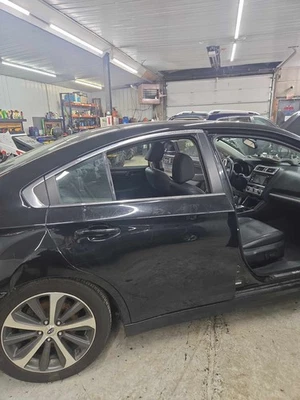 Used Rear Right Door Assembly Rear Side fits: 2015 Subaru Legacy electric Sdn Re Foto 1 de 4