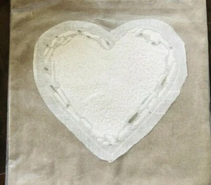 Keramik Scheune Herz Kissenbezug strukturiert beige Weihnachten Valentinstag Neu - Bild 1 von 6