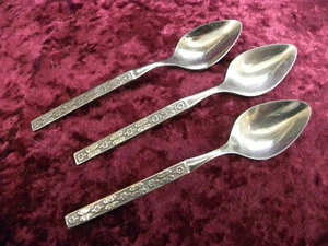 CAPRI 3 Teaspoons Oneida Distinction Deluxe Stainless HH Black Accent USA - Picture 1 of 2