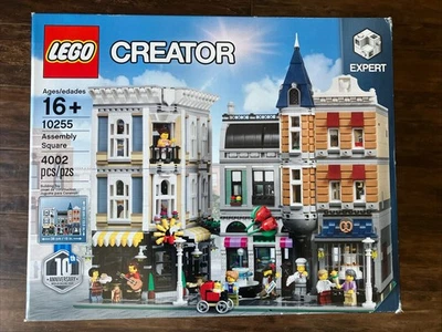 LEGO CREATOR: Assembly Square (10255) NEW FACTORY SEALED - Image 1 of 4