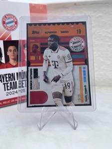 Topps FC Bayern München Team Set 24-25 Travel Titans Alphonso Davies Naranja /25 - Imagen 1 de 2
