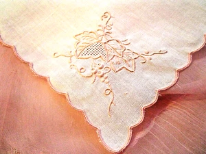 (6) NOS VINTAGE WHITE COTTON HANDKERCHIEFS PINK SCALLOPS & EMBROIDERED FLOWERS  - Picture 1 of 6