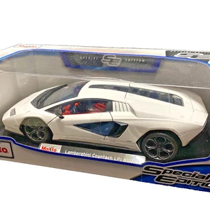 Lamborghini Countach LPI 800-4 white Maisto 1:18 diecast - Picture 1 of 18