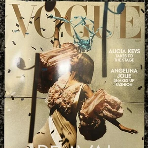 Vogue Magazine - Nov 2023 | Alicia Keys / Carey Mulligan / Angelina Jolie *NEW* - Picture 1 of 6