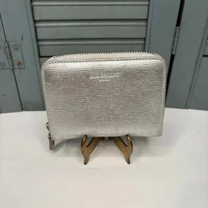 Cartera LK Bennett de cuero plateado con cremallera completa alrededor de 3,5" x 5" - Imagen 1 de 13