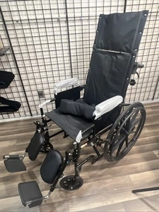 Sedia a rotelle reclinabile schienale 18" braccioli completi staccabili e staccabili poggiagambe rialzate - Foto 1 di 14