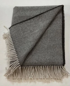 PURA LANA con frange lancio/coperta/TESSUTO UK. Spina di pesce marrone/blu macchia/naturale - Foto 1 di 1