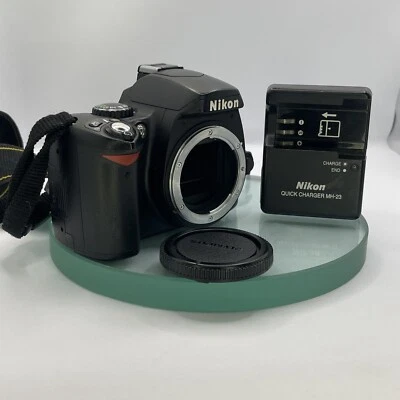 Nikon D40 Digital SLR Camera - Black, TESTED Body only with charger, battery #88 - Image 1 of 4