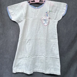 Antico vestito bambino fatto a mano con tasca cuore e ricamo - Foto 1 di 4