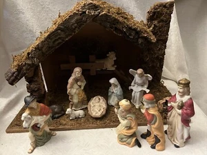 HOLIDAY TIME 11 PIECE PORCELAIN NATIVITY SET WITH WOODEN MANGER - Picture 1 of 6