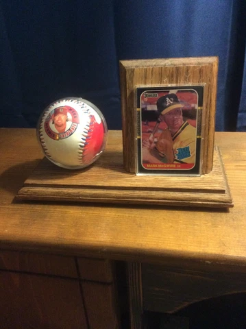 1997 Mark McGwire Cardinals PhotoBall and 1987 A's Rookie card in Display stand Cover