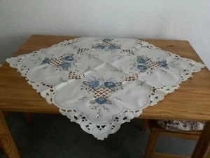 schöne Tischdecke macht jeden Tisch edel - Bild 1 von 4