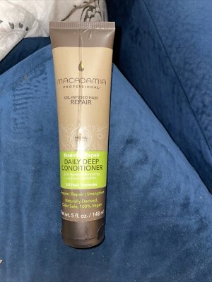 New MACADAMIA Professional Oil Infused Hair Repair Conditioner - Image 1 of 3