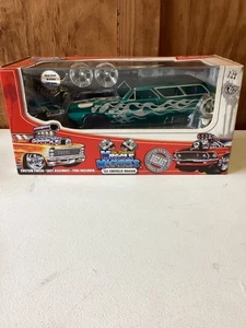 1965 Chevelle Wagon Build it Kit in TEEL w Flames. 1:18 scale  Muscle Machine. - Picture 1 of 9