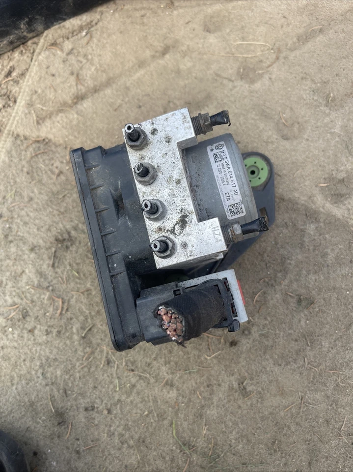 Genuine Abs Pump And Module Volkswagen MK 8 2021 Audi Seat Skoda 5WA 614 517 AG - Image 1 of 4