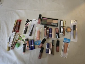 Konvolut gemischte Kosmetik. LA Colors, Wet Wild, Maybelline usw. Lot 2 - Bild 1 von 4