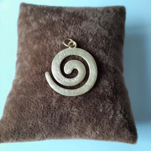 Spirale Anhänger 925er Silber Matt Vergoldet Symbol Schmuck - Neu - Picture 1 of 1