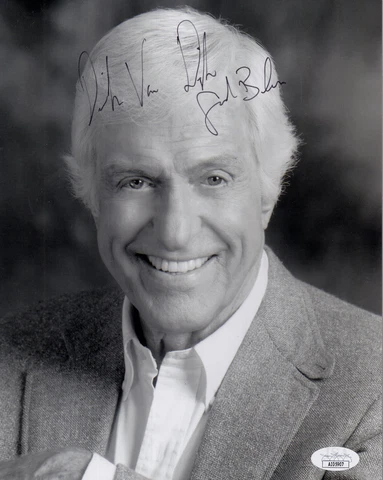 DICK VAN DYKE HAND SIGNED 8x10 PHOTO          HOLLYWOOD LEGEND        JSA Cover