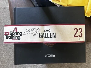 Juego firmado por Zac Gallen usado día de apertura casillero placas como Dbacks MLB CERTIFICADO DE AUTENTICIDAD - Imagen 1 de 4