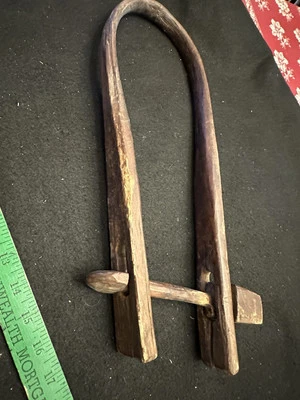 Antique Primitive Goat Yoke Collar - Interesting Hand-Carved Key - Image 1 of 4