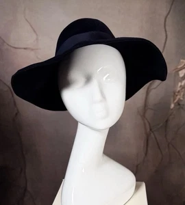 2 Women’s Vintage 1940s Black Velvet & 1970s Wide Brim Grey Wool Hats Duo - Picture 1 of 8