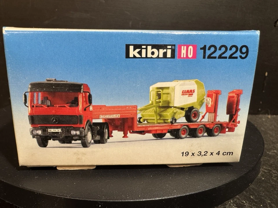 KIBRI 12229 MB 2-Achs Zugmaschine mit Ladegut Claas Rollant H0 1:87  - Bild 1 von 2