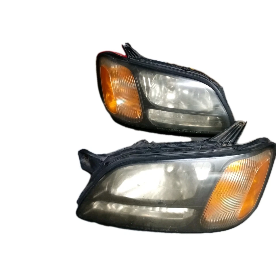 Juego de luces principales Subaru Outback 2003 Foto 1 de 1