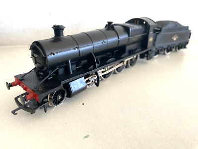 HORNBY R143 EX GWR 2-8-0 BR BLACK LIVERY LOCO & TENDER V GOOD RUNNER & SMOKE - Image 1 of 4