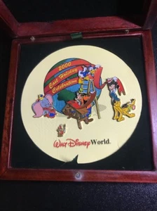Disney WDW Cast Holiday Celebration Dumbo Donald Duck 5 Pin Set - Picture 1 of 4