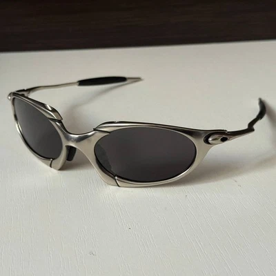 oakley romeo sunglasses - Image 1 of 4