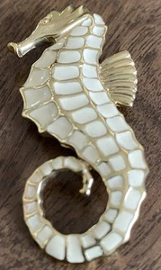 Vintage Trifari Seahorse Brooch Pin Signed Cream Enamel & Gold Tone Metal 2" EUC - Picture 1 of 9