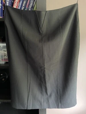 Falda lápiz negra Le Chateau. Canadá Talla 7/8. Poliéster/viscosa. Foto 1 de 3