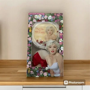 Wet N Wild X Marilyn Monroe Blush and Sponge Limited Edition Set New Holiday - Picture 1 of 2
