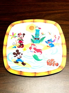 Disney Store Tiki Luau Melamin 10 Zoll Teller Arielle Stitch Mickey Minnie Nemo - Bild 1 von 3
