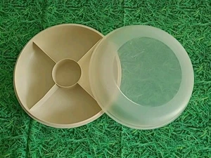 Bandeja para servir Tupperware 1708 1709 almendra dividida vegetariana relish & dip con tapa - Imagen 1 de 5