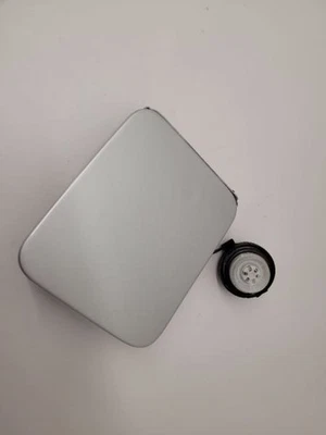 2012-2019 NISSAN VERSA Fuel Filler Door Silver G88303BAMA 12-19 Foto 1 de 4