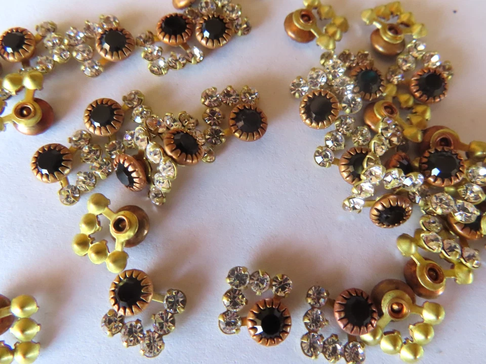 36 remaches Swarovski diamantes de imitación en V, cristal/jet de 12 mm. /Latón SIN RESPALDO Foto 1 de 1