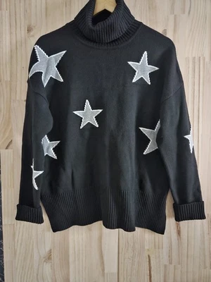 Suéter Sweet Romeo NY Negro Cuello Alto con Estrellas Grises y Blancas Talla L Foto 1 de 4