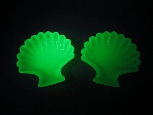 Vintage Jadite Green Uranium Glass Shell Dish Pair Opaline Vaseline - Picture 1 of 6